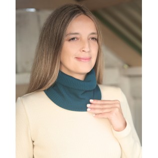 Knitted merino wool loop scarf for women