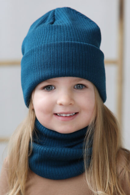 Knitted loop scarf for children in merino wool