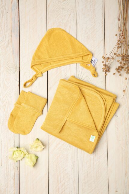 Baby clothes gift set in linen