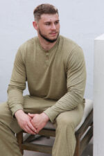 Pyjama set heren van natuurlijk linnen met lange mouwen en rechte broek